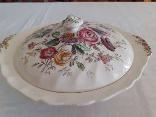 BEAUTIFUL SHERATON JOHNSON BROS TUREEN
