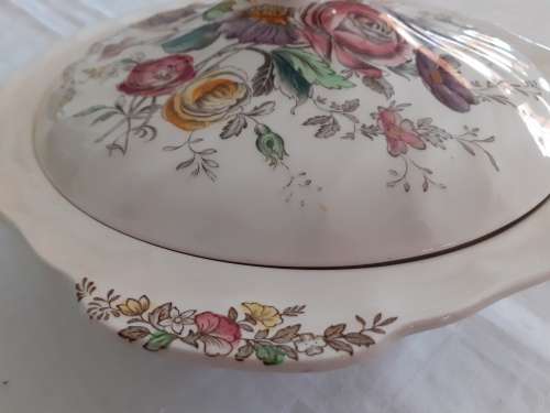 BEAUTIFUL SHERATON JOHNSON BROS TUREEN