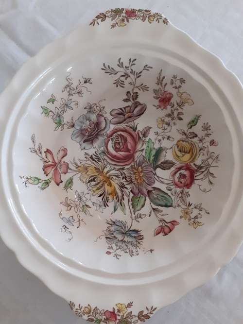 BEAUTIFUL SHERATON JOHNSON BROS TUREEN