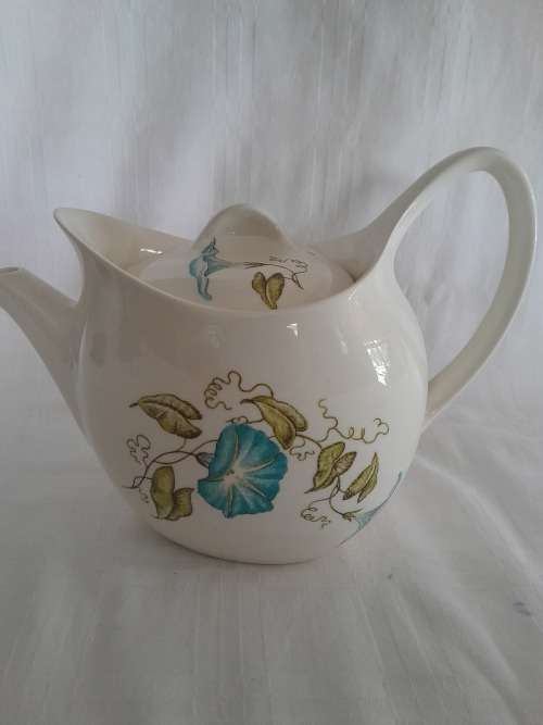 BEAUTIFUL MIDWINTER FASHION SHAPE TEAPOT