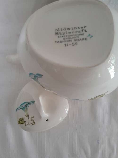 BEAUTIFUL MIDWINTER FASHION SHAPE TEAPOT