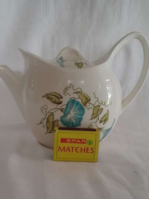 BEAUTIFUL MIDWINTER FASHION SHAPE TEAPOT