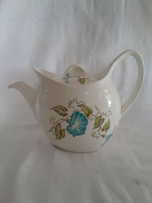BEAUTIFUL MIDWINTER FASHION SHAPE TEAPOT