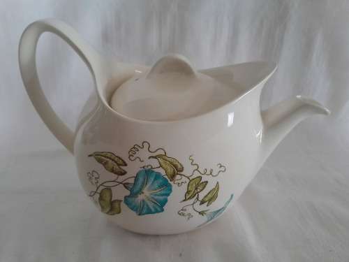 BEAUTIFUL MIDWINTER FASHION SHAPE TEAPOT