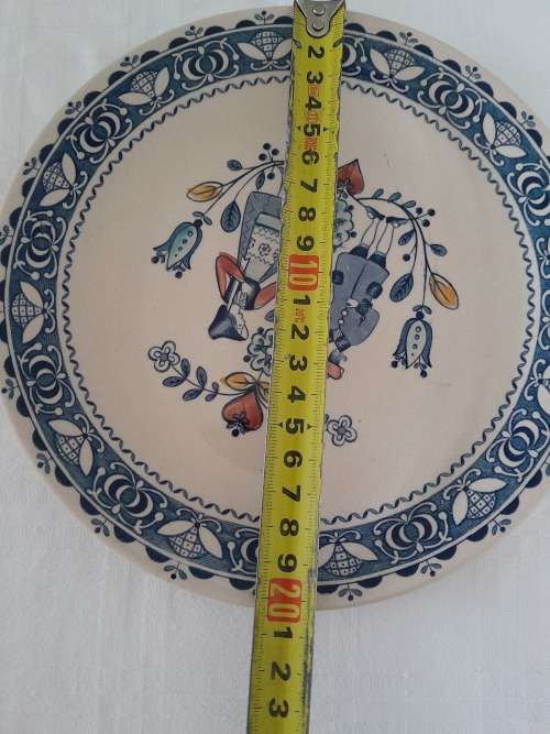 BEAUTIFUL AND PERFECT JOHNSON BROTHERS HEARTS AND FLOWERS FISH PLATE (6 available)