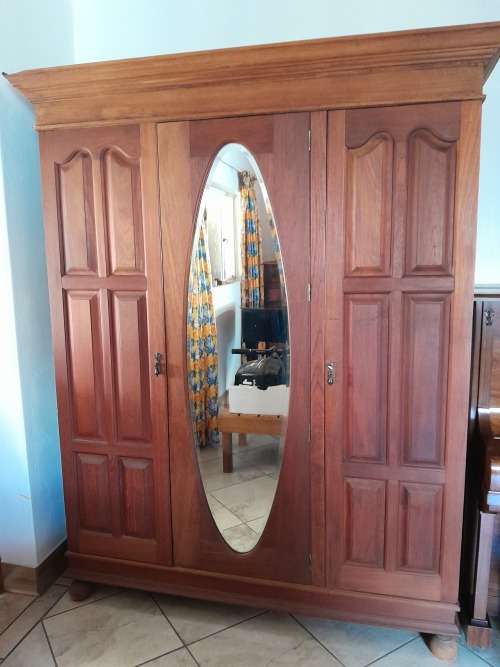 BEAUTIFUL BIG TEAK WARDROBE