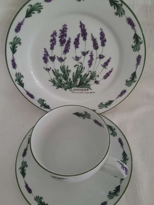 BEAUTIFUL NEW WIESENTHAL LAVENDER TEA TRIO