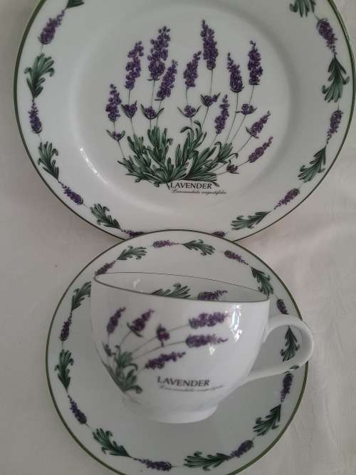 BEAUTIFUL NEW WIESENTHAL LAVENDER TEA TRIO