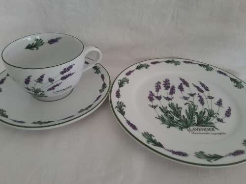 BEAUTIFUL NEW WIESENTHAL LAVENDER TEA TRIO