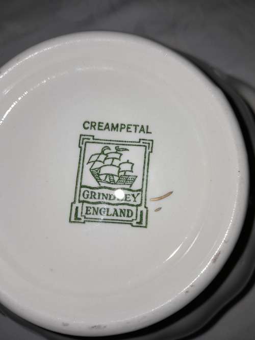 PERFECT CREAM PETAL GRINDLEY SAUCE BOAT WITH SAUCER
