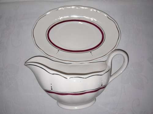 PERFECT CREAM PETAL GRINDLEY SAUCE BOAT WITH SAUCER