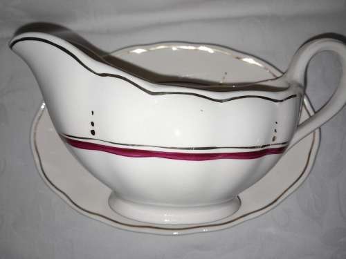 PERFECT CREAM PETAL GRINDLEY SAUCE BOAT WITH SAUCER