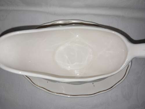 PERFECT CREAM PETAL GRINDLEY SAUCE BOAT WITH SAUCER