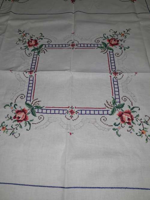 STUNNING SQUARE Hand EMBROIDERED TABLECLOTH 104CM