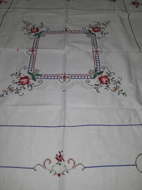 STUNNING SQUARE Hand EMBROIDERED TABLECLOTH 104CM