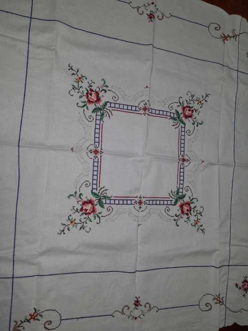 STUNNING SQUARE Hand EMBROIDERED TABLECLOTH 104CM