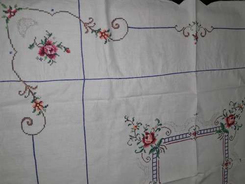 STUNNING SQUARE Hand EMBROIDERED TABLECLOTH 104CM
