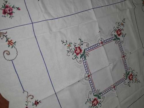 STUNNING SQUARE Hand EMBROIDERED TABLECLOTH 104CM