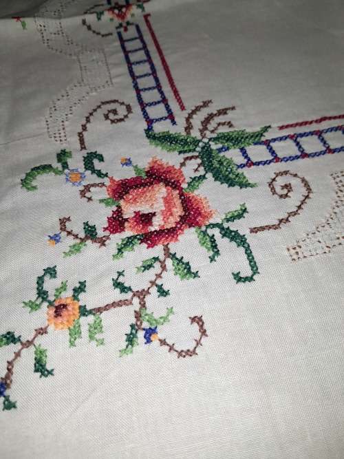 STUNNING SQUARE Hand EMBROIDERED TABLECLOTH 104CM