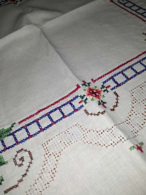 STUNNING SQUARE Hand EMBROIDERED TABLECLOTH 104CM