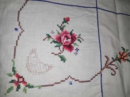 STUNNING SQUARE Hand EMBROIDERED TABLECLOTH 104CM