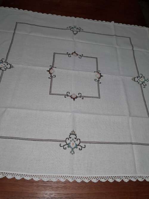 BEAUTIFUL HAND EMBROIDERED SQUARE TABLECLOTH 92CM X92 CM