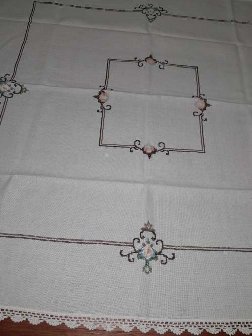 BEAUTIFUL HAND EMBROIDERED SQUARE TABLECLOTH 92CM X92 CM