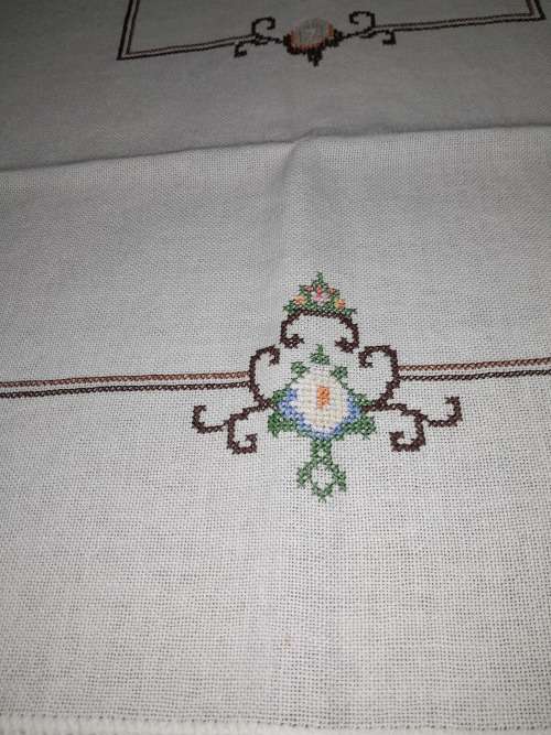 BEAUTIFUL HAND EMBROIDERED SQUARE TABLECLOTH 92CM X92 CM