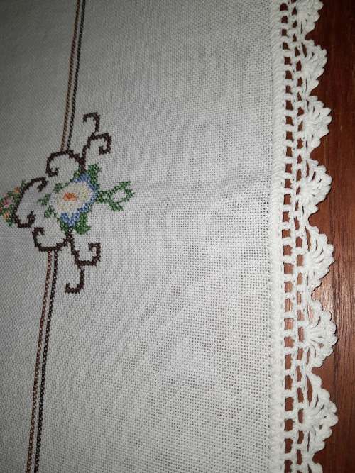 BEAUTIFUL HAND EMBROIDERED SQUARE TABLECLOTH 92CM X92 CM