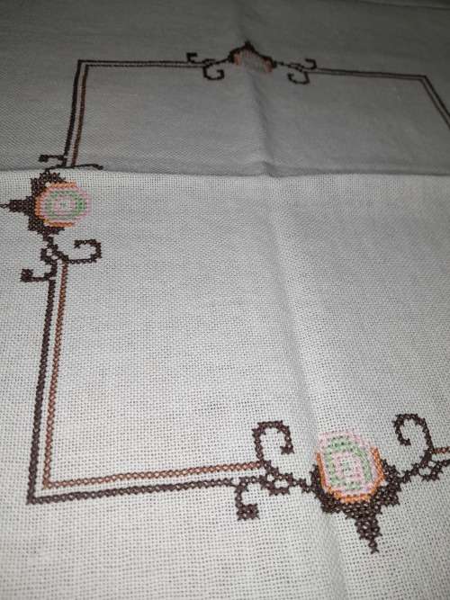 BEAUTIFUL HAND EMBROIDERED SQUARE TABLECLOTH 92CM X92 CM
