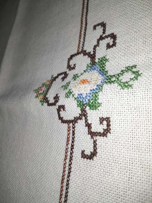BEAUTIFUL HAND EMBROIDERED SQUARE TABLECLOTH 92CM X92 CM