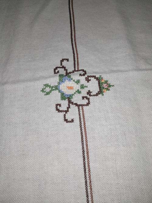 BEAUTIFUL HAND EMBROIDERED SQUARE TABLECLOTH 92CM X92 CM