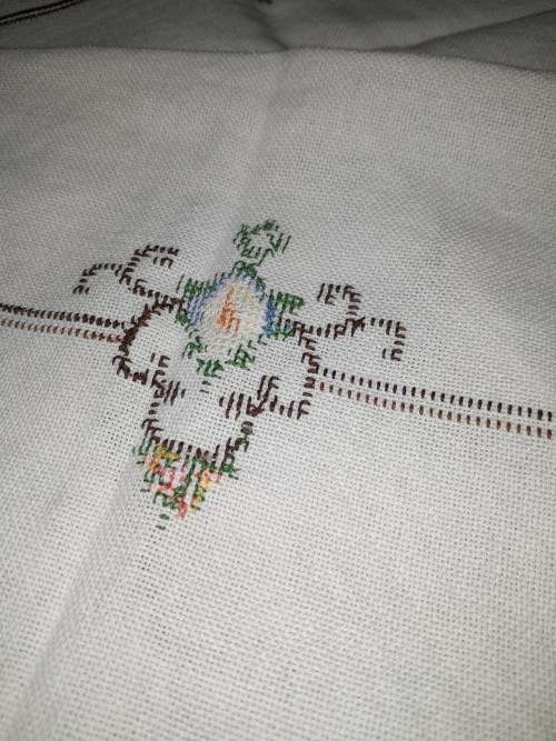 BEAUTIFUL HAND EMBROIDERED SQUARE TABLECLOTH 92CM X92 CM