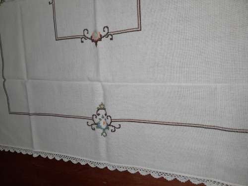 BEAUTIFUL HAND EMBROIDERED SQUARE TABLECLOTH 92CM X92 CM