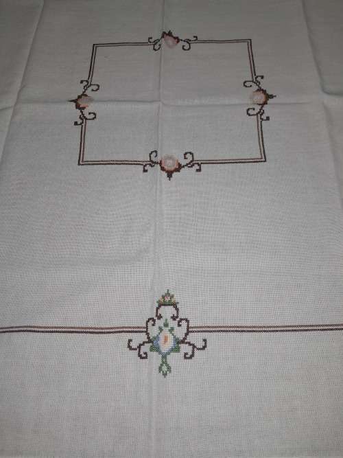 BEAUTIFUL HAND EMBROIDERED SQUARE TABLECLOTH 92CM X92 CM