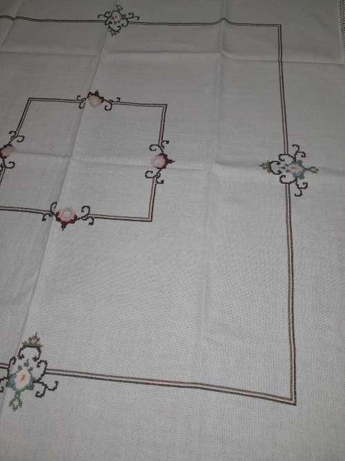 BEAUTIFUL HAND EMBROIDERED SQUARE TABLECLOTH 92CM X92 CM