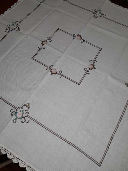 BEAUTIFUL HAND EMBROIDERED SQUARE TABLECLOTH 92CM X92 CM