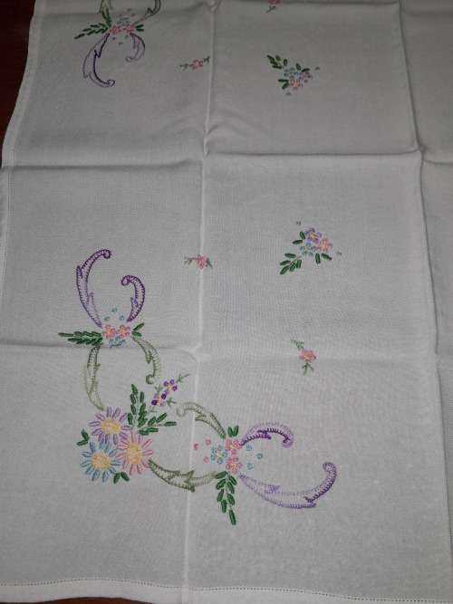 BEAUTIFUL HAND EMBROIDERED SQUARE TABLECLOTH 78X78CM
