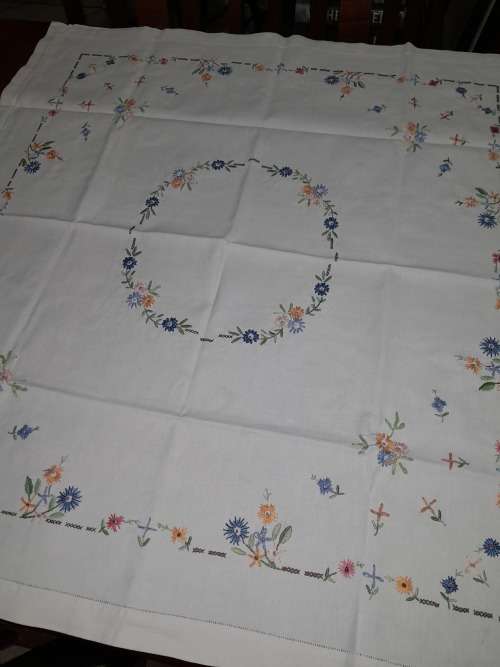 BEAUTIFUL HAND EMBROIDERED SQUARE HEAVY COTTON TABLECLOTH 90CM