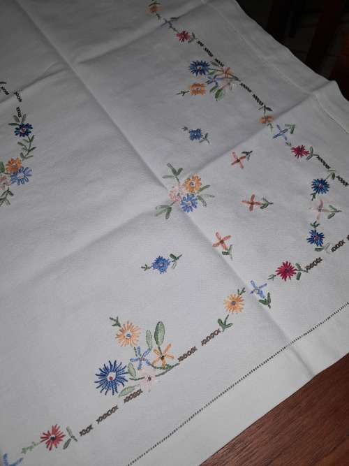 BEAUTIFUL HAND EMBROIDERED SQUARE HEAVY COTTON TABLECLOTH 90CM