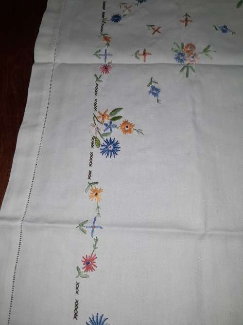 BEAUTIFUL HAND EMBROIDERED SQUARE HEAVY COTTON TABLECLOTH 90CM