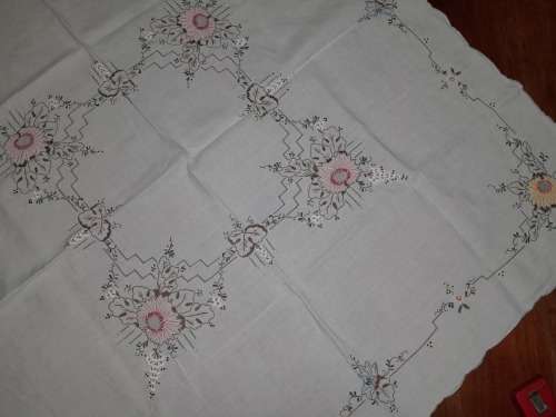 BEAUTIFUL LINEN EMBROIDERED LINEN TABLECLOTH 126 X126CM