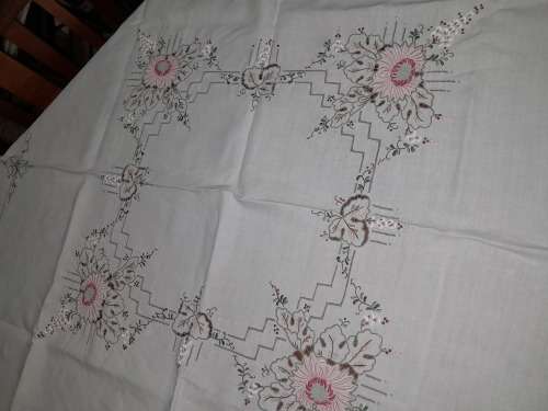 BEAUTIFUL LINEN EMBROIDERED LINEN TABLECLOTH 126 X126CM