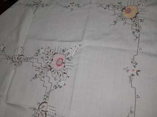 BEAUTIFUL LINEN EMBROIDERED LINEN TABLECLOTH 126 X126CM
