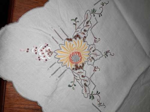 BEAUTIFUL LINEN EMBROIDERED LINEN TABLECLOTH 126 X126CM