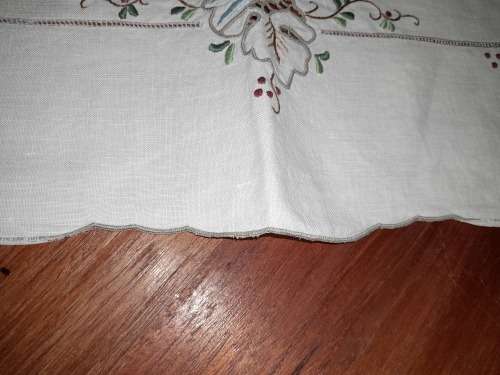 BEAUTIFUL LINEN EMBROIDERED LINEN TABLECLOTH 126 X126CM