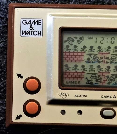 RARE!! NINTENDO GAME AND WATCH MANHOLE (MH-06) GOLD SERIES 1981
