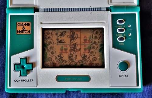 VINTAGE 1982 NINTENDO GAME AND WATCH MULTI-SCREEN GREENHOUSE (GH54).
