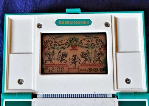 VINTAGE 1982 NINTENDO GAME AND WATCH MULTI-SCREEN GREENHOUSE (GH54).