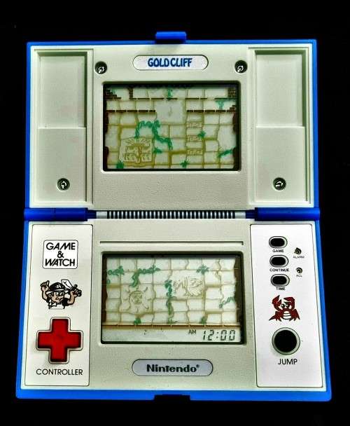 NINTENDO GAME AND WATCH GOLD CLIFF (MV64) IN AS NEW CONDITION.